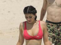 Kylie i Kendall Jenner wspólnie na plaży